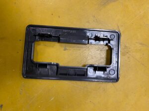 OSŁONA RYGLA ZAMKA KLAPY TYŁ PASA INFINITI Q50