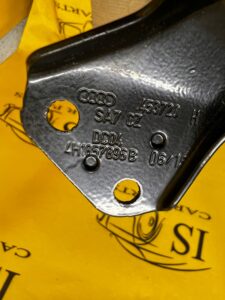 WSPORNIK MOCOWANIE DESKI ROZDZIELCZEJ KONSOLI AUDI A8 D4 4H