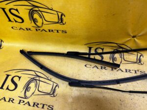 KOMPLET RAMIONA PIÓRA WYCIERACZEK PRZÓD DACIA SANDERO III 2023R