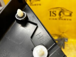 ZAŚLEPKA TRÓJKAT DRZWI TYŁ TYLNYCH PRAWA TOYOTA HILUX VIII 8