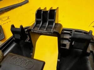 LEWA OSŁONA ZAŚLEPKA SZYNY FOTELA AUDI SQ7 Q7 4M0