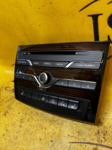 PANEL STEROWANIA RADIO CD GRZANIE FOTELI PARKTRONIC DREWNO INFINITI Q30