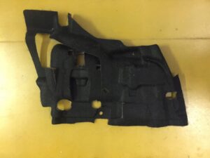 WYGŁUSZENIE KONSOLI PRAWE AUDI A8 4H0863830