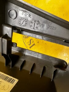 OSŁONA ZAŚLEPKA SZYNY PROWADNICY FOTELA PRZÓD LEWY MERCEDES GL X166