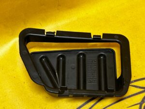 OSŁONA PLASTIK ZAŚLEPKA LEWA LR DISCOVERY V L550