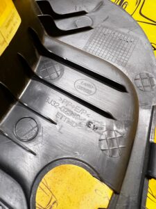 PLASTIK OSŁONA PROGU SŁUPKA A PRZEDNIA LEWA LEWY RANGE ROVER EVOQUE L538