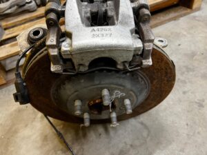 ZWROTNICA PIASTA ZACISK TYŁ TYLNA PRAWY PRAWA RANGE ROVER EVOQUE II L551