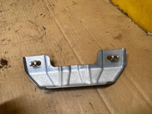 UCHWYT MOCOWANIE WSPORNIK PODSUFITKI PRZÓD PRAWY LEWY MERCEDES GLS X166