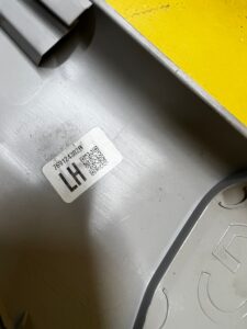 POSZYCIE OSŁONA OBUDOWA SŁUPKA PRZÓD A LEWY DACIA JOGGER SANDERO III