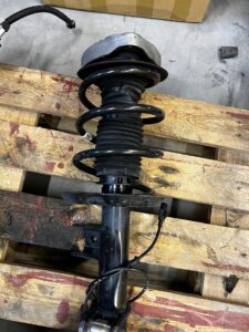 NOGA AMORTYZATOR ZWROTNICA ZAWIESZENIE PRZÓD LEWY INFINITI Q30