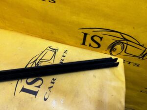 USZCZELKA LISTWA ZGARNIAJĄCA SZYBY PRZÓD PRAWY PEUGEOT 3008 II