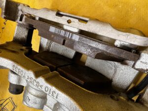 ZACISK HAMULCOWY PRZÓD LEWY FORD KUGA MK3