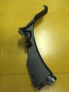 OSŁONA LISTWA PROGU PRAWA PEUGEOT 208 9673754077