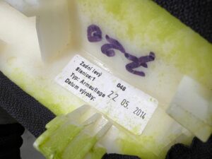 PODŁOKIETNIK PANEL PRZEŁĄCZNIK SZYBY DRZWI TYŁ LEWY VW TOUAREG 7P