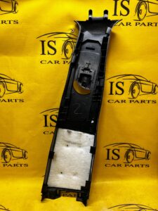 POSZYCIE SŁUPKA LEWE JEEP GRAND CHEROKEE WK2