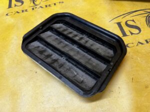 KRATKA WENTYLACYJNA DEKOMPRESYJNA TYŁ FORD FIESTA MK8