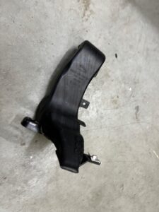 KANAŁ TUNEL POWIETRZA RANGE ROVER VELAR L560