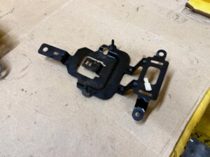 MOCOWANIE UCHWYT STEROWNIKA POMPY PALIWA FORD EXPLORER MK6