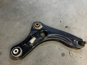 WAHACZ PRZÓD PRZEDNI PRAWY DACIA SANDERO III JOGGER 1.0 TCE