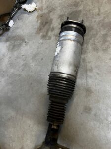 AMORTYZATOR MIECH PRAWY PRZÓD LR L462 DISCOVERY V