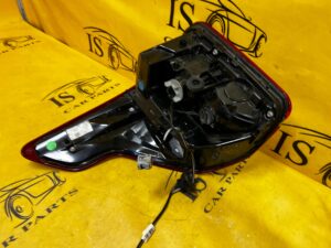 LAMPA W BŁOTNIK TYŁ TYLNA PRAWY PRAWA FORD EXPLORER MK6 USA