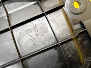 OSŁONA TAPICERKA DESKI KONSOLI PRAWA LEXUS RX 450H III 3 AL10