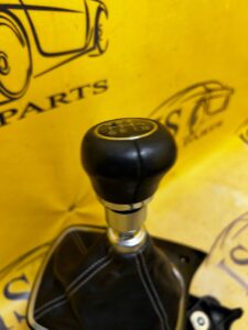 GAŁKA LEWAREK MIESZEK SKÓRA FORD FIESTA MK8