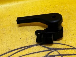 RĄCZKA UCHWYT DO OTWIERANIA MASKI JAGUAR XJ X351