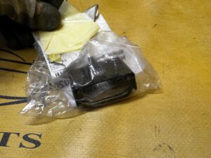 ZAWIAS PODŁOGI WKŁADANEJ BAGAŻNIKA BMW 5 F11 KOMBI NOWY OEM