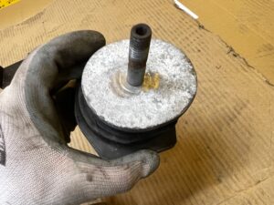 PODUSZKA RESORA BELKI ZAWIESZENIA TYŁ VOLVO XC90 II