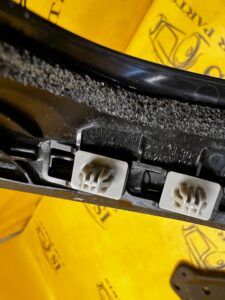 POSZYCIE OSŁONA OBUDOWA SŁUPKA PRZÓD A PRAWY SUBARU FORESTER VI SL 25-