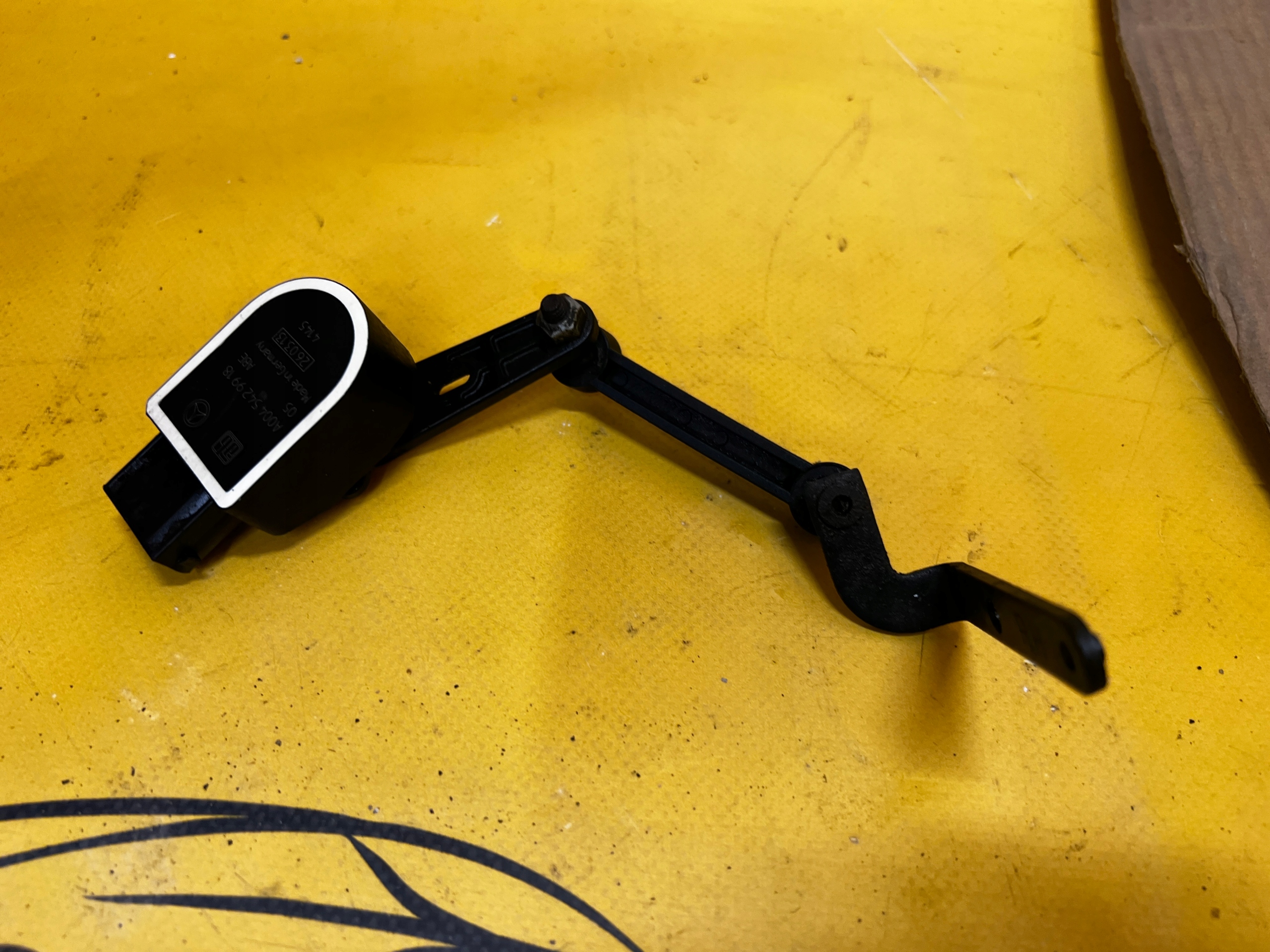 CZUJNIK POZIOMOWANIA LAMP TYŁ PRAWY MERCEDES GL X166