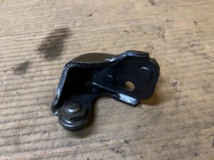 ZAWIAS DRZWI TYŁ LEWY DOLNY FORD EXPLORER VI CARBONIZED GRAY