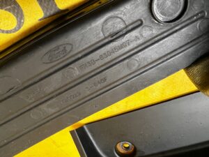 MATA GUMA WKŁADKA SCHOWKA KONSOLI ŚRODKOWEJ FORD MUSTANG VI