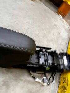 PODŁOKIETNIK SCHOWEK TUNELU ŚRODKOWEGO FORD ESCAPE MK4 1.5 EB