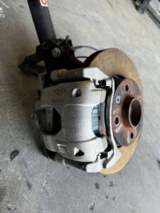 MCPHERSON LEWY PRZÓD NOGA AMORTYZATOR ZWROTNICA DACIA SANDERO III 3 1.0 SCE