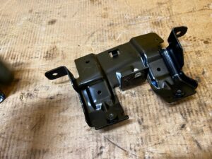 WSPORNIK UCHWYT MOCOWANIE TUNELU ŚRODKOWEGO FORD BRONCO 21-