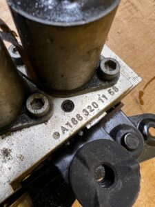 BLOK ZAWOROWY ZAWORÓW ZAWIESZENIA MERCEDES GL X166