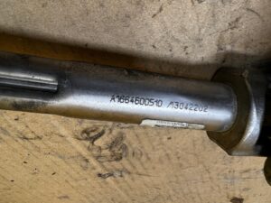 KRZYŻAK DRĄŻEK PRZEGUB KOLUMNY KIEROWNICZEJ MERCEDES GL X166