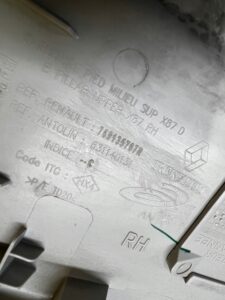 OSŁONA POSZYCIE SŁUPKA ŚRODKOWEGO B PRAWA PRAWE RENAULT CAPTUR I PRZEDLIFT