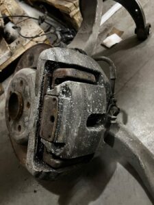 ZWROTNICA PIASTA TARCZA ZACISK WAHACZE PRZÓD LEWY BMW 5 F10 F11 2WD RWD