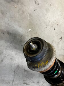 AMORTYZATOR ZWROTNICA PRZÓD LEWY DACIA LODGY STEPWAY LIFT 2022 1.5 BLUE DCI