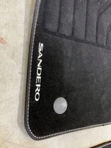 KOMPLET DYWANIKI WYCIERACZKI WELUROWE ORYGINALNE PREMIUM DACIA SANDERO III