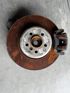 PIASTA ZWROTNICA ZACISK TYŁ TYLNY LEWY LEWA BMW SERIA 5 G30 RWD 530D