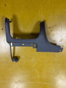 LEWA OSŁONA DESKI DOLNA KIEROWCY FORD KUGA MK2