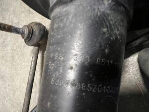 NOGA ZWROTNICA AMORTYZATOR TYŁ PRAWY PORSCHE CAYMAN S 987