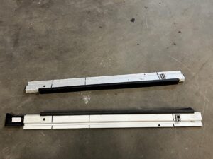 KOMPLET SZYNY PROWADNICE PODŁOGI BAGAŻNIKA PEUGEOT 508 I KOMBI SW