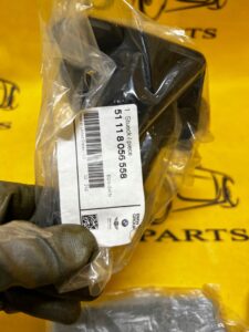 UCHWYT SPRYSKWIACZY REFLEKTORÓW PRAWY M-PAKIET BMW X6 F16 NOWY OEM