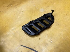 KRATKA ZAŚLEPKA MASKOWNICA DESKI PRAWA RENAULT MEGANE IV