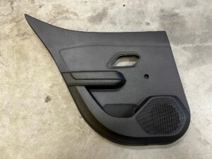BOCZEK TAPICERKA DRZWI LEWY TYŁ DACIA SANDERO III 2023R